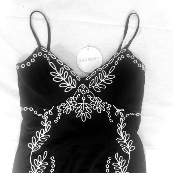 Embroidered Design Midi Slip Dress with Leg Slits - Picture 8 of 13